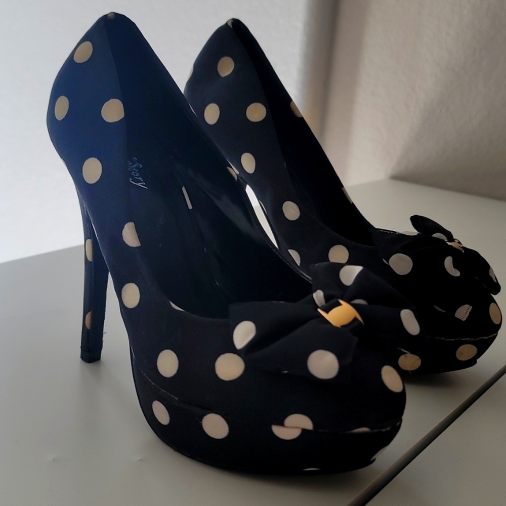 Show Story Polka Dot peeptoe Platform Heels 👠